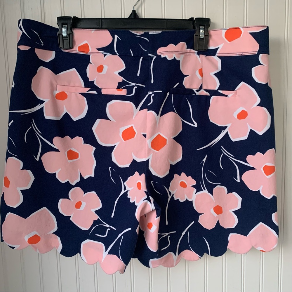 Isaac Mizrahi (Size 16) Pink and Navy Scalloped, Tailored Floral Shorts - Picture 7 of 9